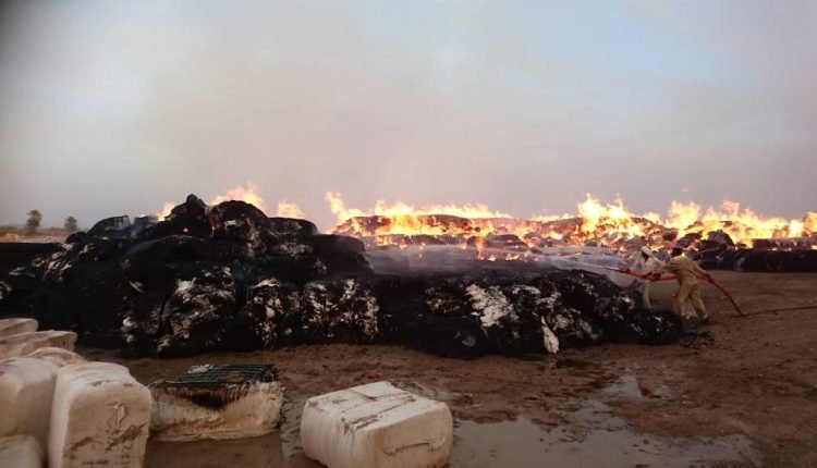 السودان عاجل : حريق ضخم في مخازن شركة صينية للاقطان يخلف خسائر كبيرة في المعدات وقطن للصادر واستمرار اشتعال النيران