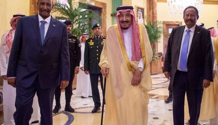 تفاصيل لقاء البرهان وحمدوك مع الملك سلمان والسعودية تزف بشرى للسودان