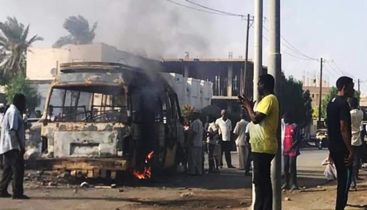 قتلى وجرجى في تجدد الصراع ببورتسودان يدفع السلطات لفرض حظر التجوال