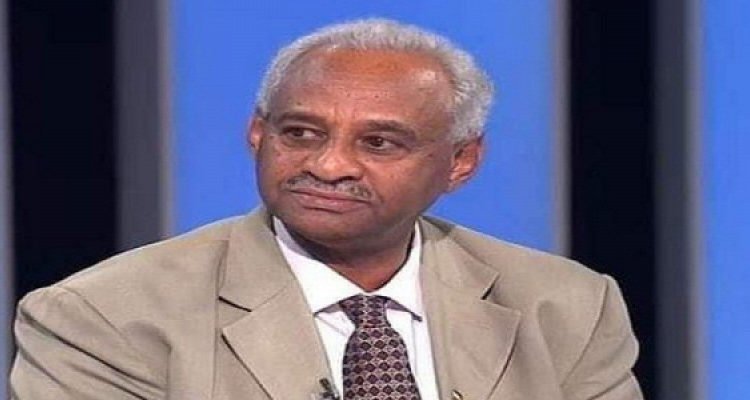 وزير الإعلام السوداني فيصل محمد صالح ومواجهة غاضبة بين “الدجاج الإليكتروني” وزملائه الصحفيين.. ماذا هناك؟