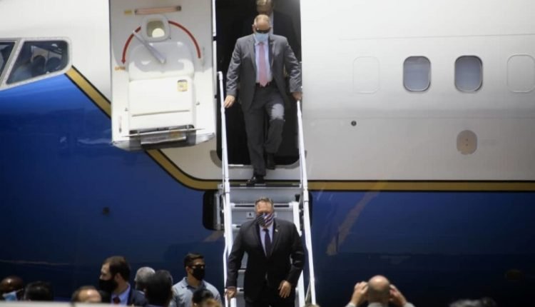تابع بالفيديو .. هبوط طائرة وزير الخارجية الأمريكية مايك بومبيو في مطار الخرطوم وهذه أبرز ملفات المباحثات