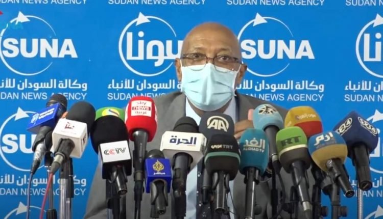 وزير الصحة السوداني يغادر للعلاج في بريطانيا