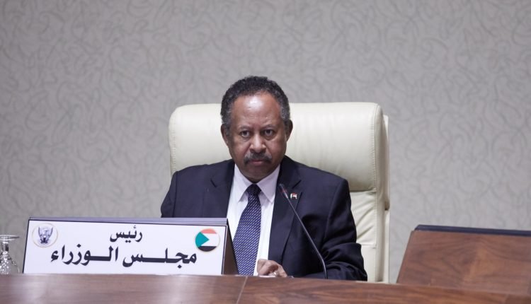 قرار بتشكيل لجنة برئاسة حمدوك للاتصال بالمكون العسكري لحل أزمة شرق السودان وتحذيرات من إغلاق الميناء