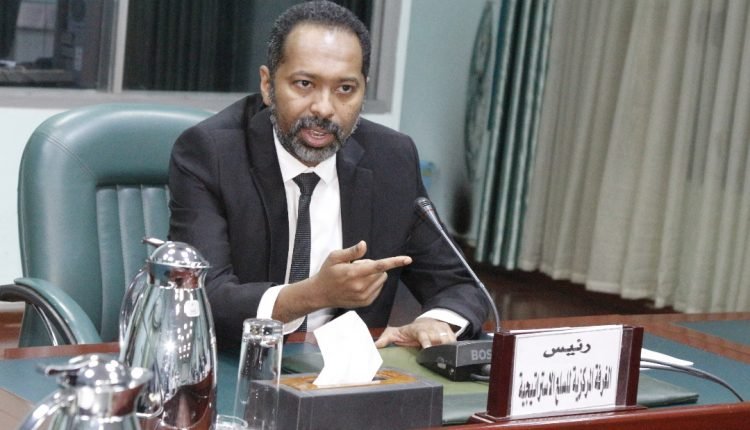 السودان : مجلس الوزراء يكشف عن وضع كارثي في إمداد الوقود والقمح وأزمات تهدد الموازنة ويحذر من سيء قادم وتراكم مديونيات البواخر بسبب إغلاق موانئ الشرق