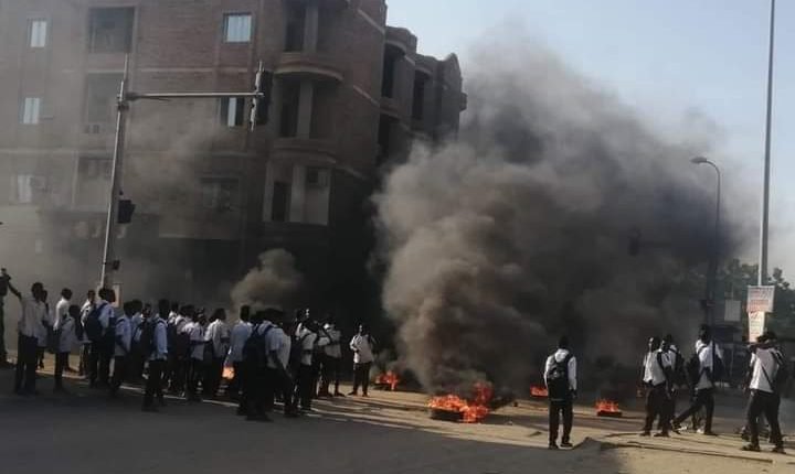 السودان.. خروج مظاهرات طلابية في عطبرة بسبب الخبز