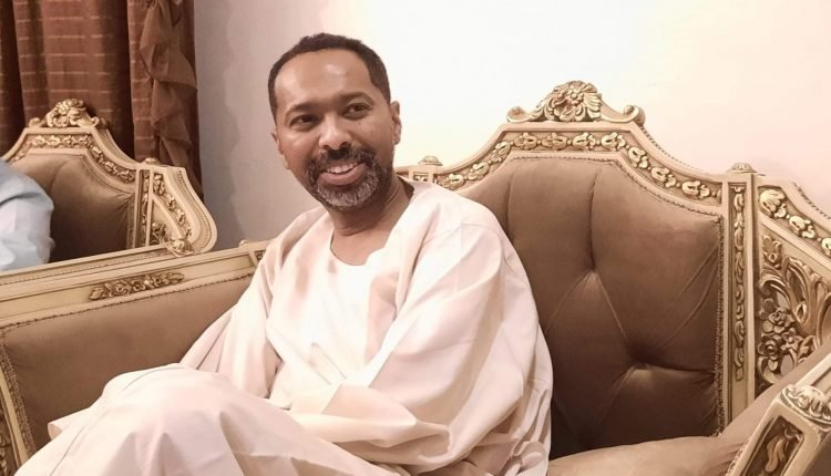 إطلاق سراح وزير شؤون مجلس الوزراء السوداني السابق وصحفي بعد شهر من قرارات البرهان