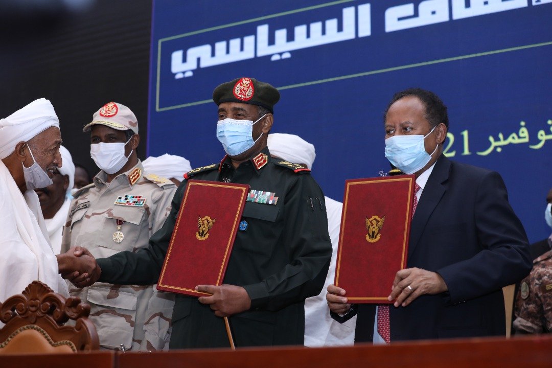 السودان : التفاصيل الكاملة للتوقيع على الاتفاق السياسي بين البرهان وحمدوك (صور)