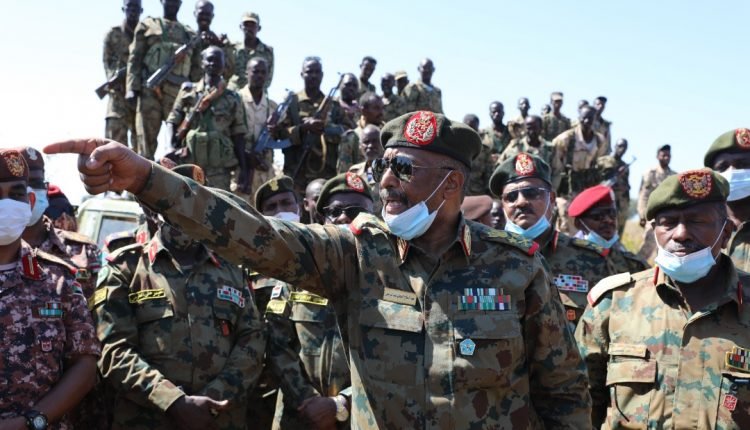 البرهان يرسل رسائل وتعهدات من الفشقة .. التفاصيل الكاملة لزيارة قائد الجيش السوداني للحدود مع اثيوبيا بالصور