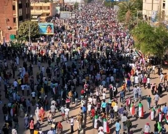 عاجل : لجنة اطباء السودان تعلن سقوط قتيل بالرصاص الحي و تقرير مفصل يكشف عن 300 مصاب في مظاهرات 19ديسمبر بينها إصابات بالرصاص في الرأس وسقوط فتاة من جسر توتي