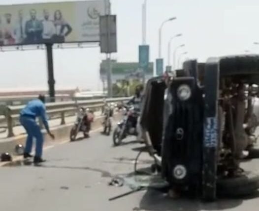 مصرع واصابة 10ضباط في حادث انقلاب عربة تابعة للشرطة الأمنية بجسر في الخرطوم