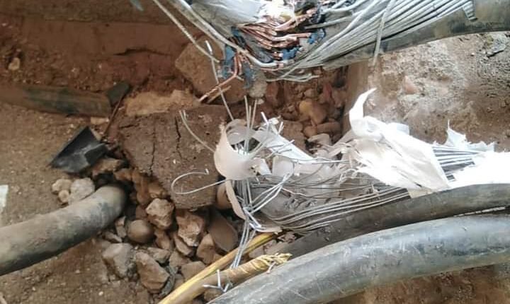 القبض على متهمين بتخريب وسرقة “كوابل” كهرباء من جسور الخرطوم