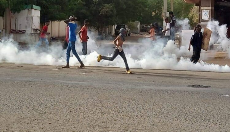 لجنة أطباء السودان تكشف حصيلة الإصابات في موكب 23 مايو بعضها بالرصاص الحي