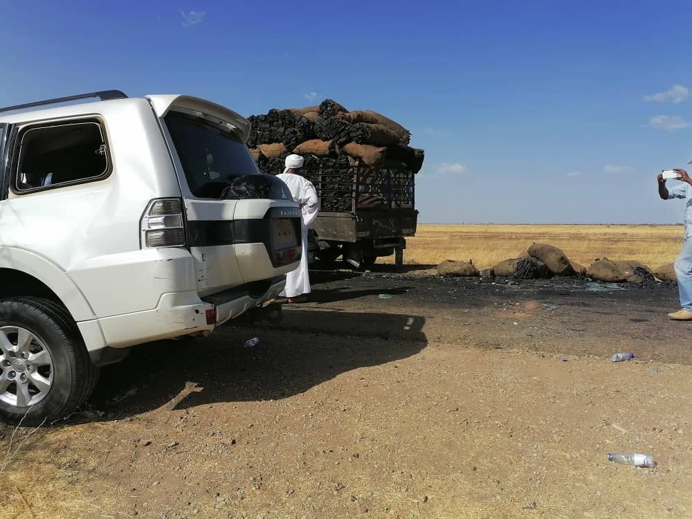 بالصور .. مصرع رقيب شرطة ونجاة نجل الصادق المهدي ووفد وحرس من حزب الامة من الموت واصابة آخرين في حادث مروري مؤسف واجلائهم بطائرة الى الخرطوم