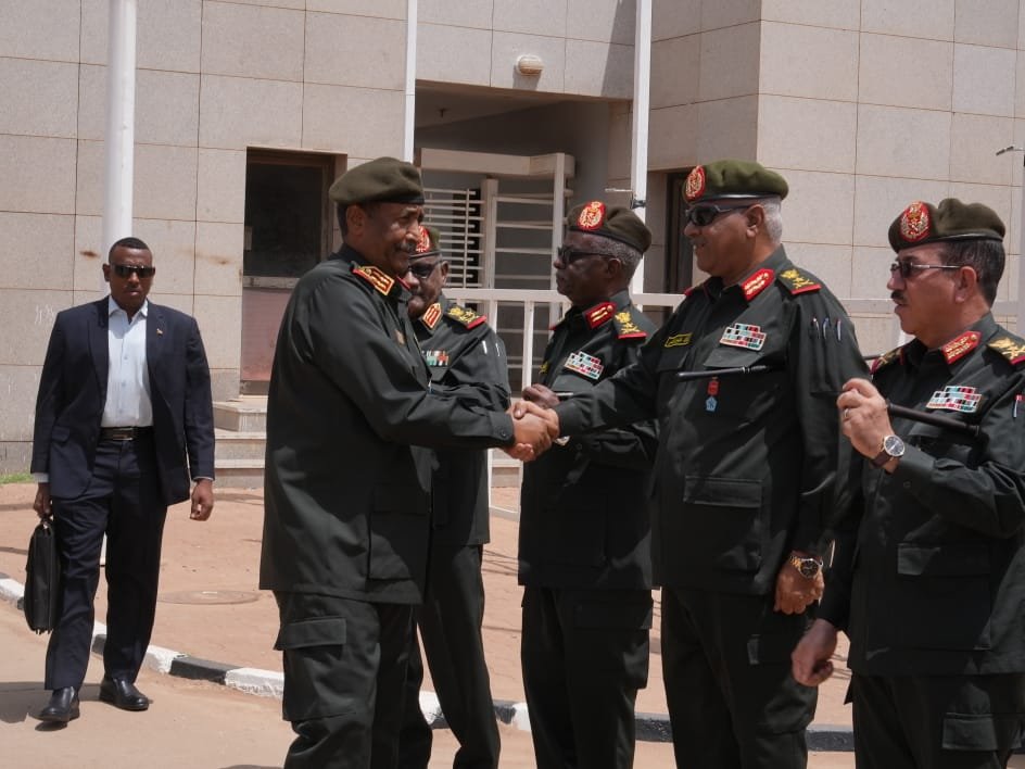 عاجل بالصور: البرهان في أول لقاء مع قيادة هيئة أركان الجيش السوداني والإستخبارات العسكرية الجديدة