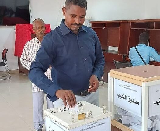 بالصورة.. انطلاق انتخابات نقابة الصحفيين السودانيين وسط مقاطعة مجموعات كبيرة