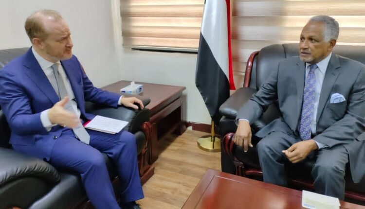 السفير الأمريكي يلتقي وكيل الخارجية السودانية ويؤكد بشأن العمل مع جميع الأطراف لتشكيل الحكومة