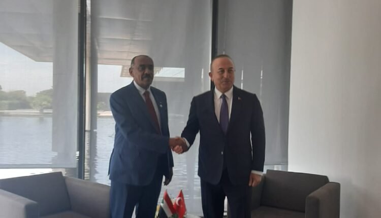 وزير الخارجية السوداني يبحث مع نظيره التركي التنسيق المشترك في المحافل الدولية والتعاون الثنائي