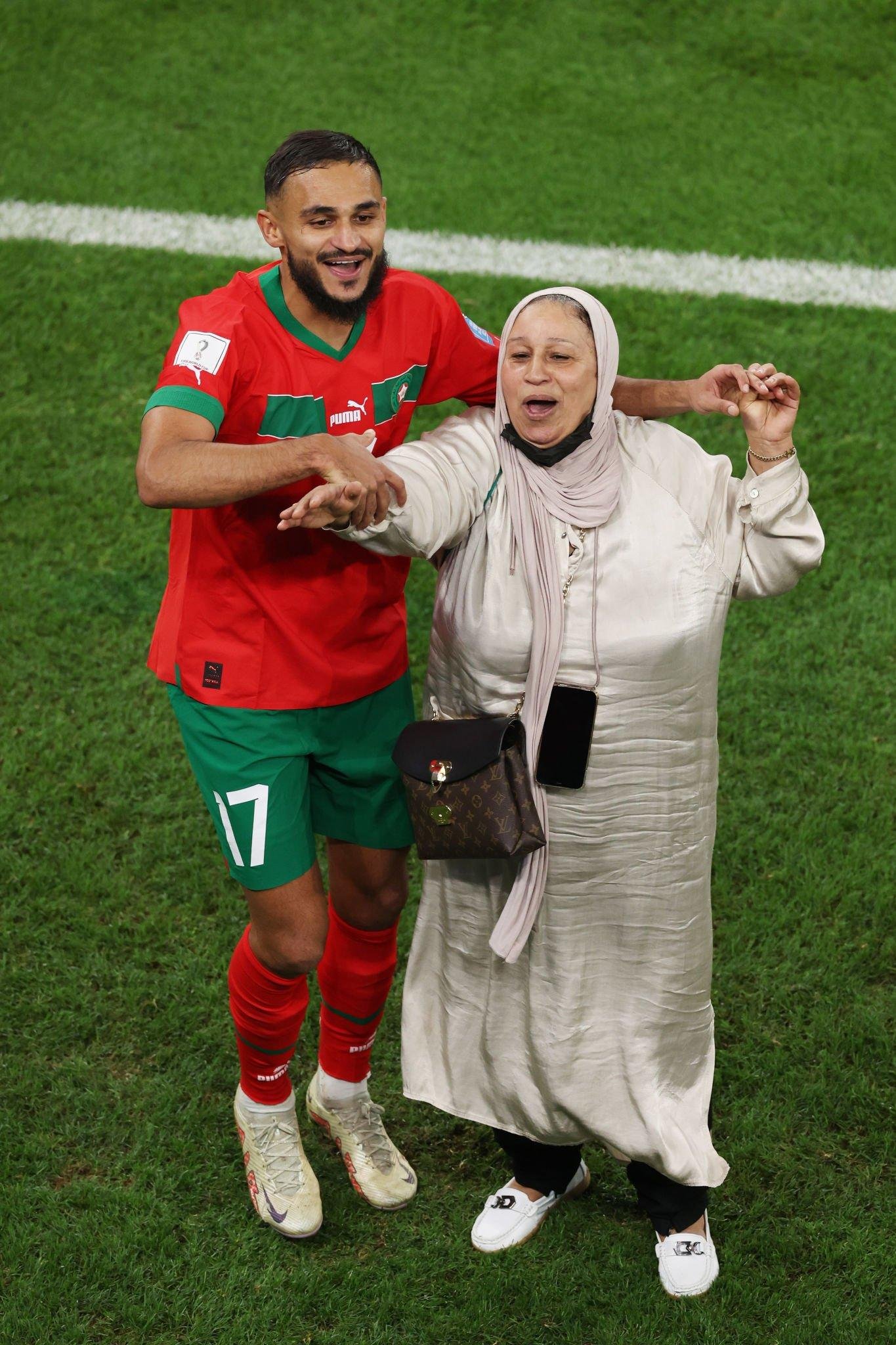 عاجل : المغرب تواصل كتابة التاريخ وتقصي البرتغال.. حسرة ودموع رونالدو وفرحة بوفال مع والدته داخل الملعب (فيديو وصور)