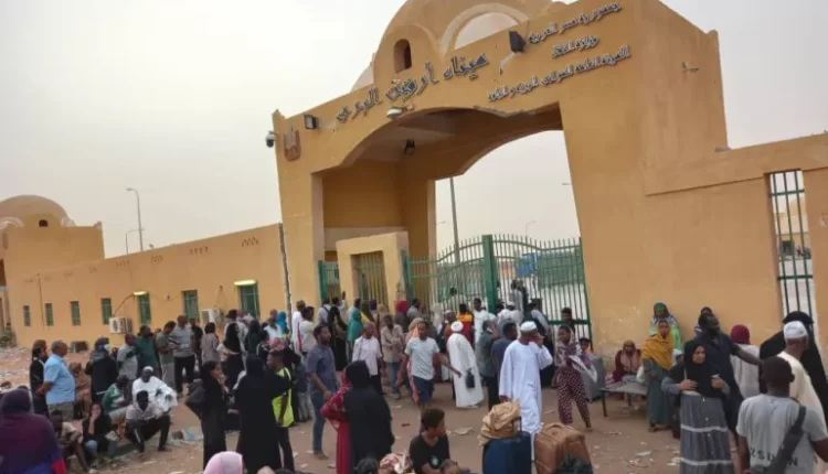 السودان : بطريقة غير مباشرة مصر تغلق حدودها مع السودان