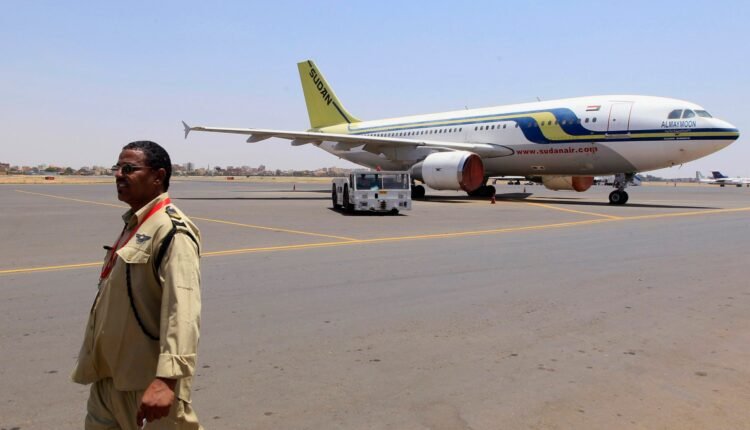 مطار الخرطوم: قرار بتمديد إغلاق المجال الجوي أمام الطائرات بسبب القتال