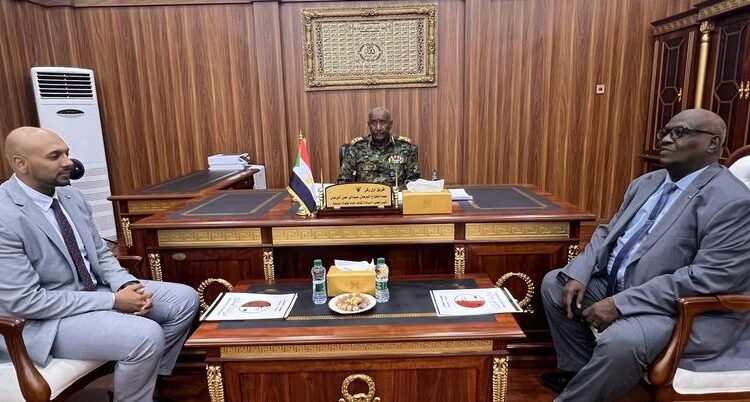 تفاصيل لقاء بين البرهان ووزير العدل السوداني