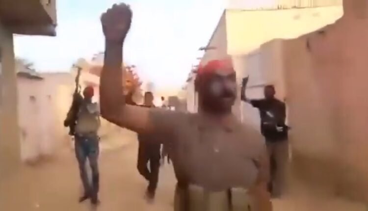 بالفيديو.. قوات تابعة للجيش للسوداني تقود معارك داخل مباني الإذاعة والتلفزيون لتحرير رهائن
