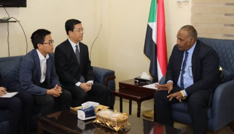 وزير الطاقة السوداني يناقش انسياب بترول جنوب السودان مع الصينين