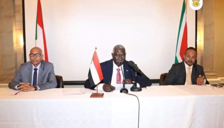 نائب رئيس مجلس السيادة السوداني يكشف لدبلوماسيين في جنوب أفريقيا أسباب إندلاع الحرب ويطلق تحذيرا خطيرا