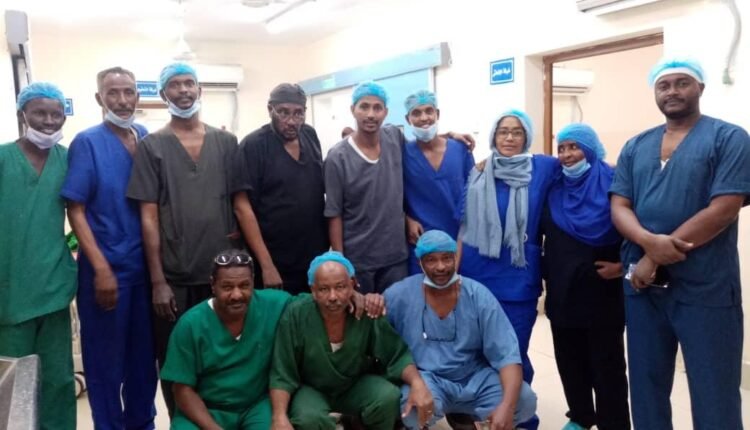فريق طبي سوداني ينجح في إستعادة عمل رئتي مريض في عملية احترافية كبيرة