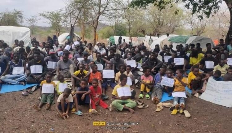 سودانيون عالقون بدولة مجاور يواصلون الإضراب عن الطعام لليوم الثاني على التوالي